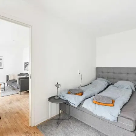 Апартаменты Hyggelig Klassisk Aalborg-lejlighed Ольборг